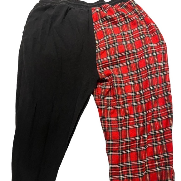 Shein Curve Red and black plaid cargo pants - Picture 2 of 5